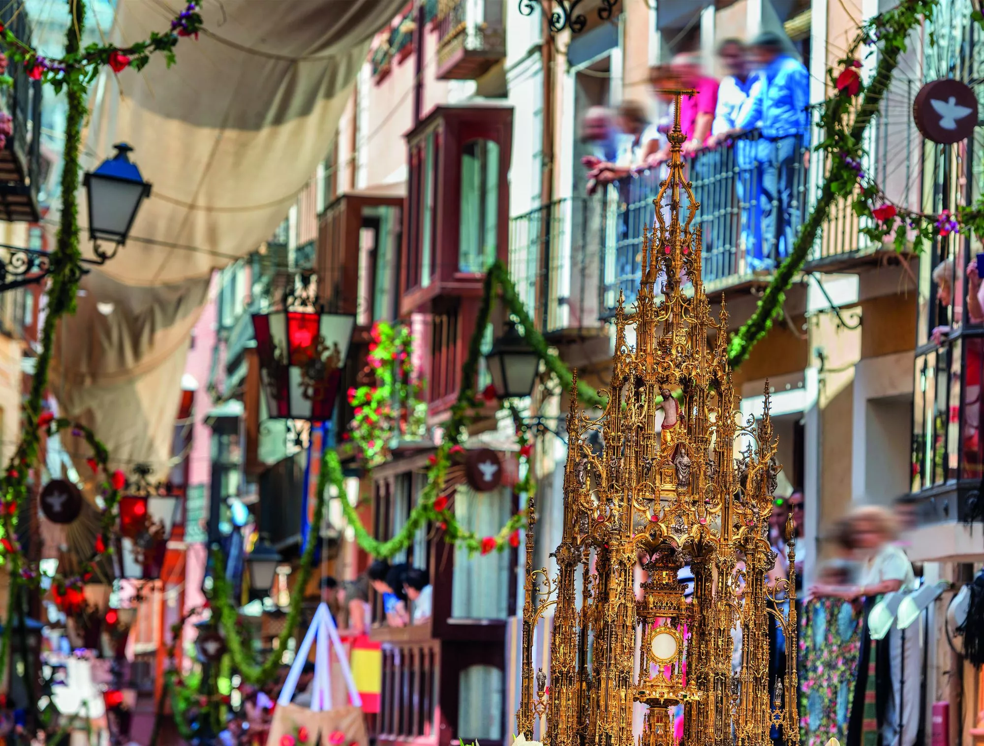 Imagen que ilustra articulo o entrada de blog sobre los orgines del corpus chirsti con titulo: Los orígenes del Corpus Christi: ¿Qué es el corpus christi?