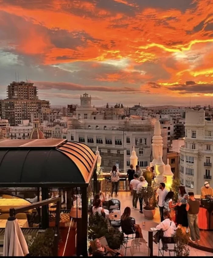 Planazo para el eclipse solar en Valencia: Museo Iluziona + azotea
